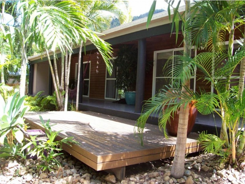 7 Laurence Close, Cannonvale QLD 4802