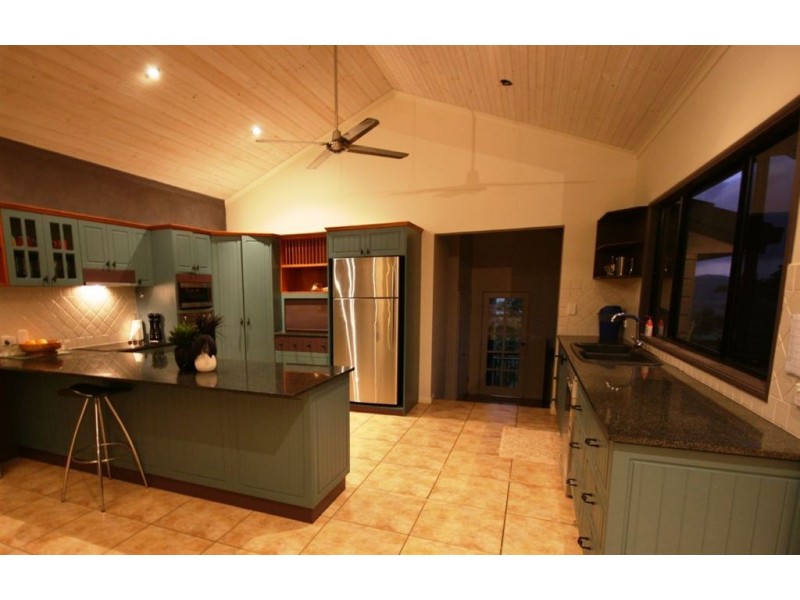 48 Pepperberry Lane, Cannonvale QLD 4802