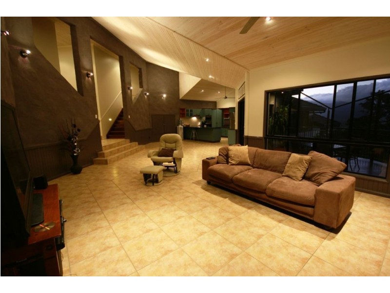 48 Pepperberry Lane, Cannonvale QLD 4802