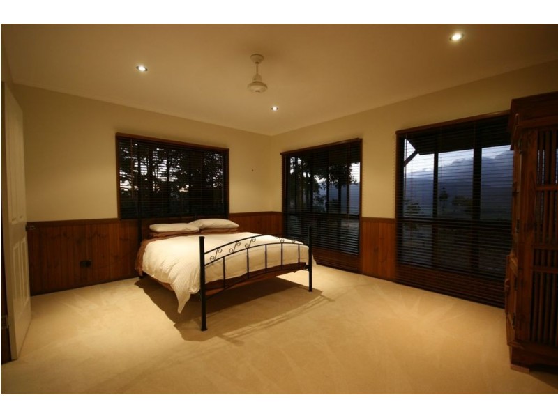 48 Pepperberry Lane, Cannonvale QLD 4802