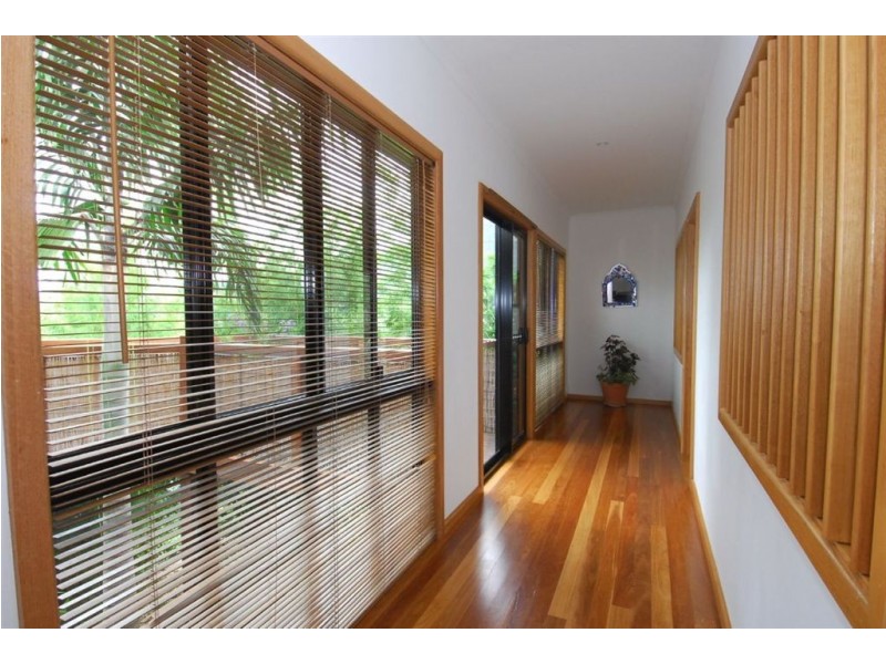 6 Daydream Court, Cannonvale QLD 4802