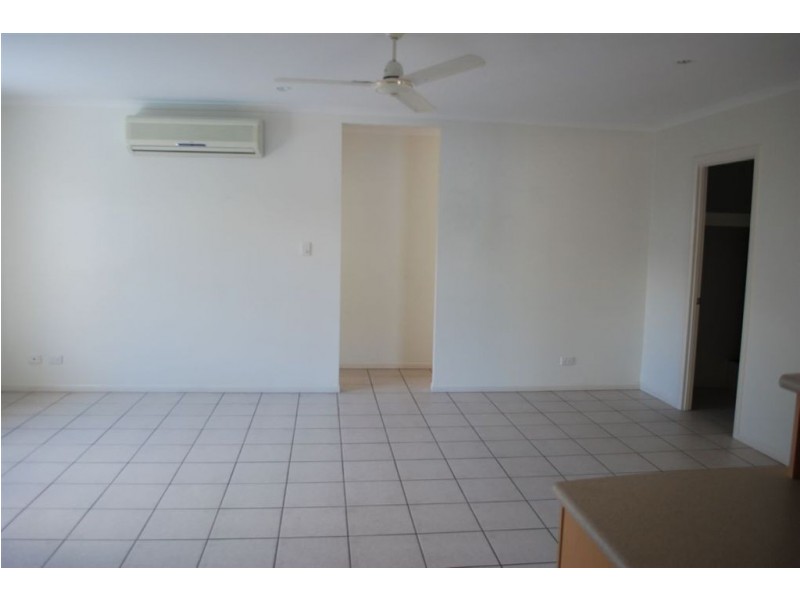 13/16 Beach Road, Cannonvale QLD 4802