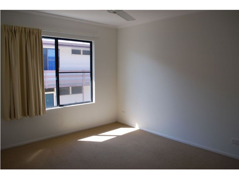 13/16 Beach Road, Cannonvale QLD 4802
