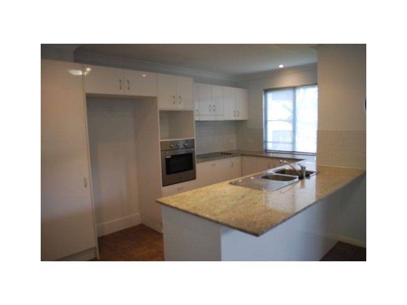 7/14 Altmann Avenue, Cannonvale QLD 4802