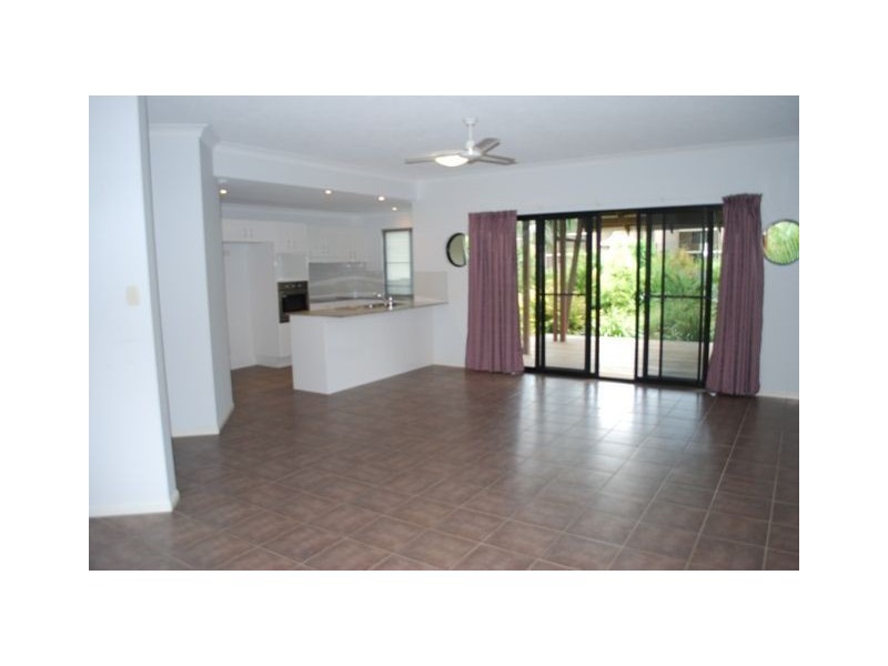 7/14 Altmann Avenue, Cannonvale QLD 4802