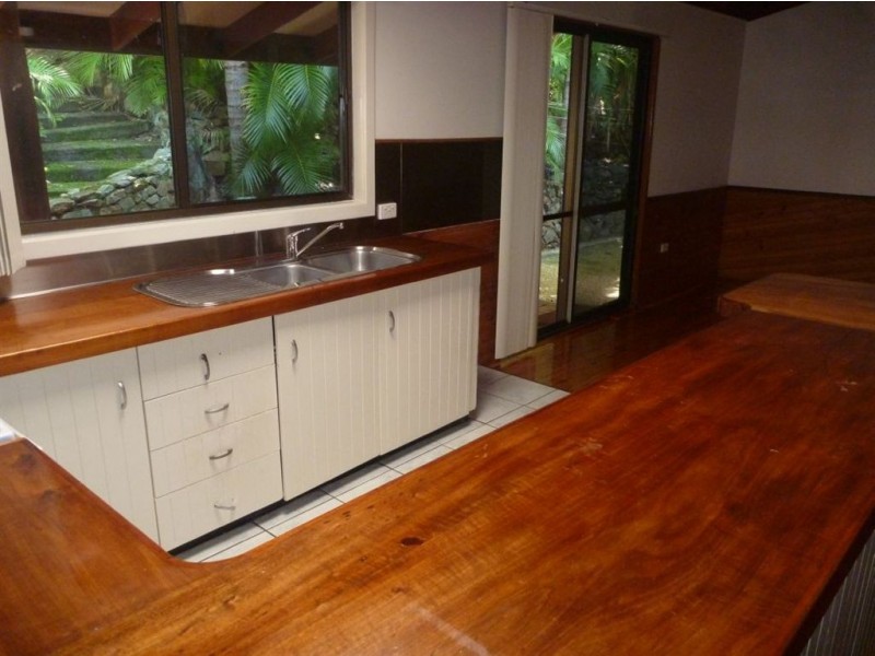 3 Macona Crescent, Cannonvale QLD 4802