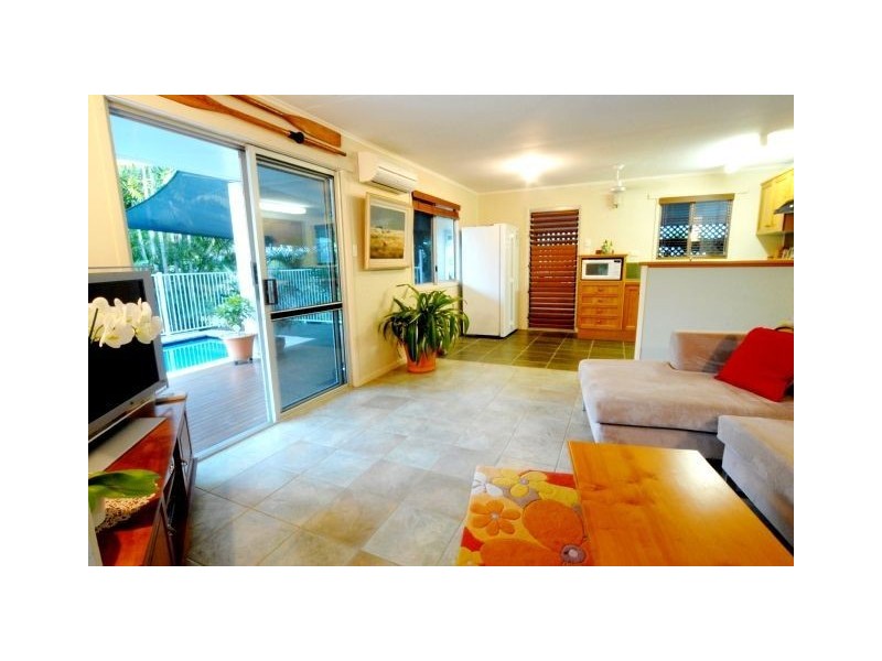 12 Manooka Drive, Cannonvale QLD 4802