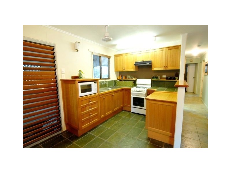 12 Manooka Drive, Cannonvale QLD 4802