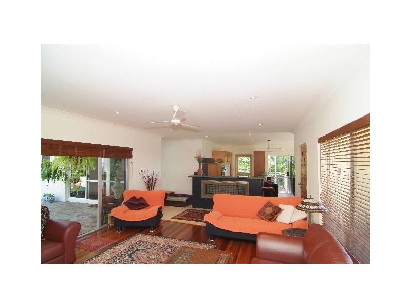 14 Passage Avenue, Shute Harbour QLD 4802