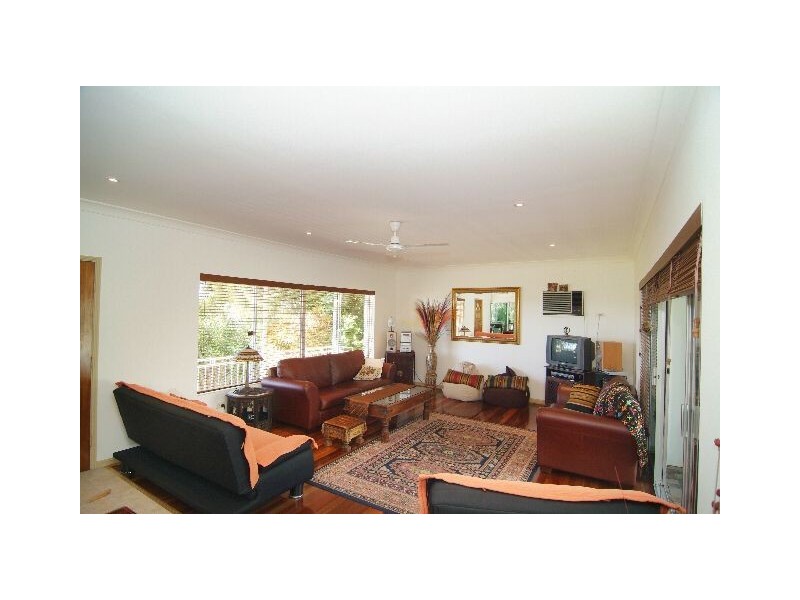 14 Passage Avenue, Shute Harbour QLD 4802