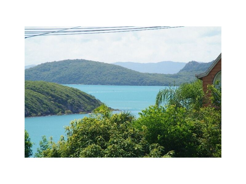 14 Passage Avenue, Shute Harbour QLD 4802