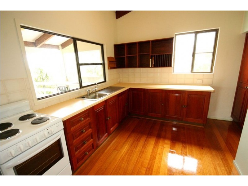 8 Barnes Place, Cannonvale QLD 4802