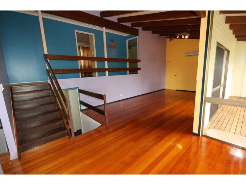 8 Barnes Place, Cannonvale QLD 4802