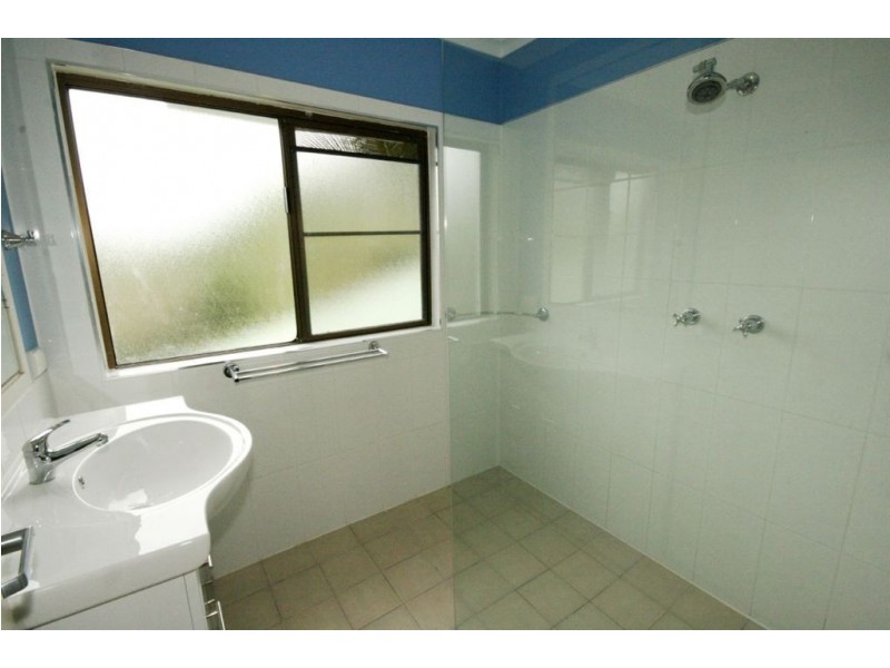8 Barnes Place, Cannonvale QLD 4802