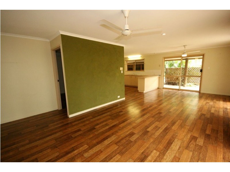 27 Tropic Road, Cannonvale QLD 4802