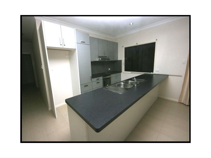 2/27 South Molle Boulevard, Cannonvale QLD 4802