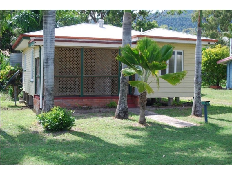 7 Beach Road, Cannonvale QLD 4802