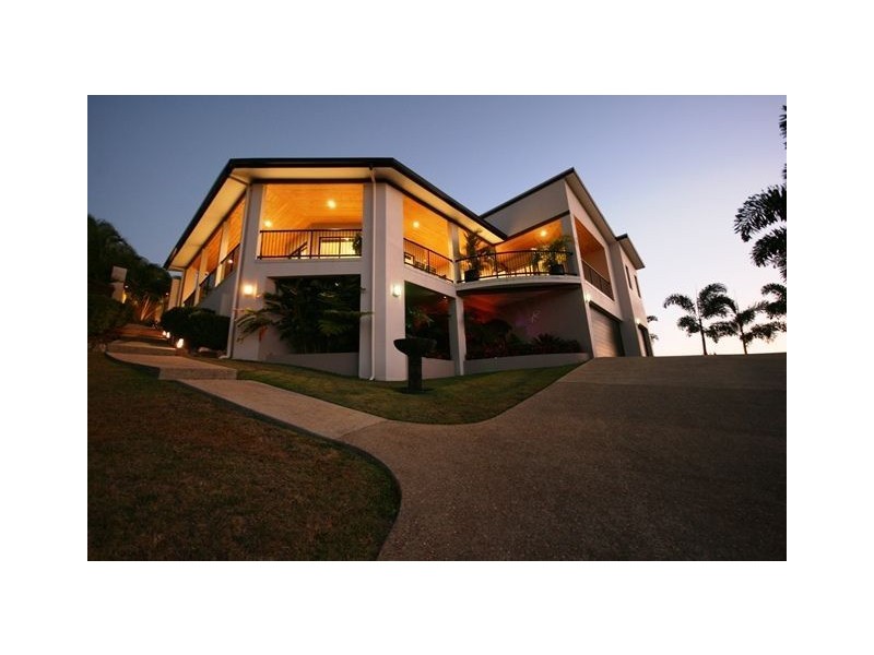 5 Whitehaven Crescent, Cannonvale QLD 4802