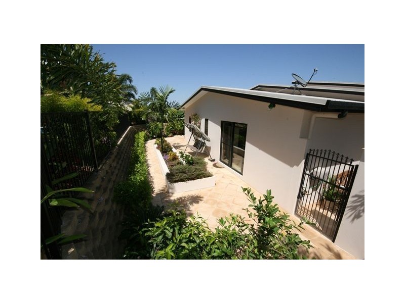 5 Whitehaven Crescent, Cannonvale QLD 4802