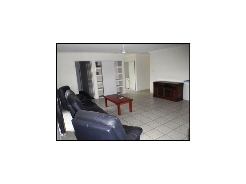 2/18 Banksia Court, Cannonvale QLD 4802