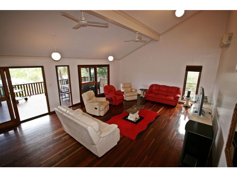 31 Jones Road, Cannonvale QLD 4802