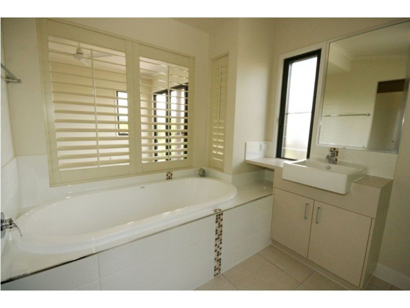 45 Eshelby Drive, Cannonvale QLD 4802