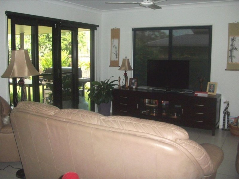 92 Abell Road, Cannonvale QLD 4802
