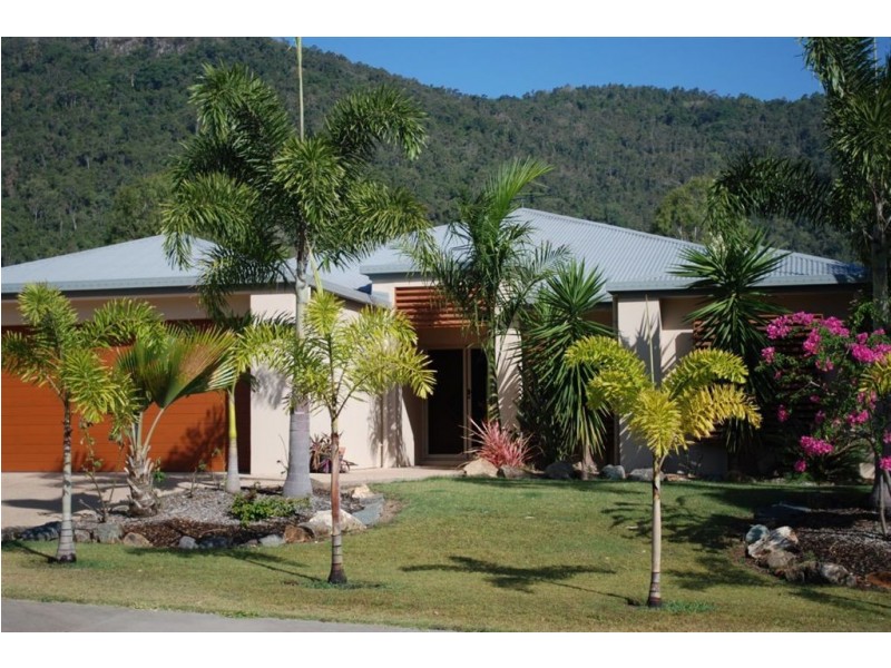 17 Links Drive, Cannonvale QLD 4802