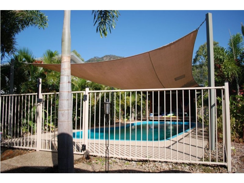 17 Links Drive, Cannonvale QLD 4802