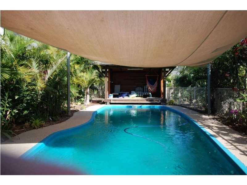 17 Links Drive, Cannonvale QLD 4802