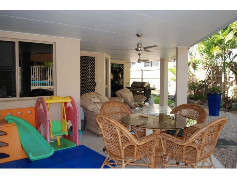 17 Links Drive, Cannonvale QLD 4802