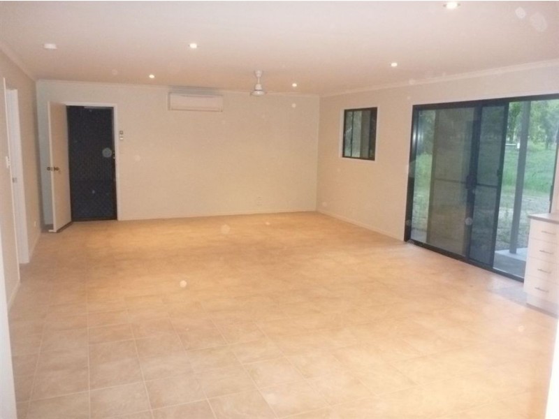 52 Wattle Road, Cannonvale QLD 4802