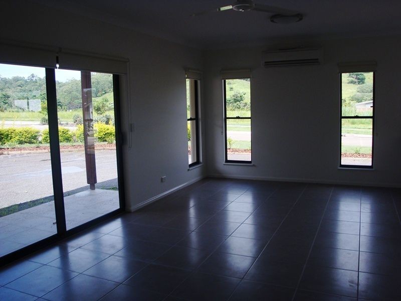 1 Flinders Court, Cannonvale QLD 4802