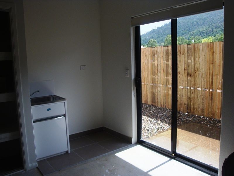 1 Flinders Court, Cannonvale QLD 4802