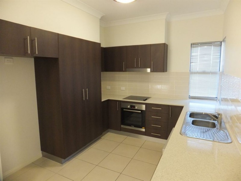 2/42 Endeavour Cct, Cannonvale QLD 4802