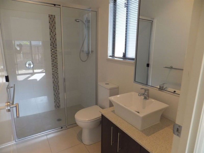 2/42 Endeavour Cct, Cannonvale QLD 4802