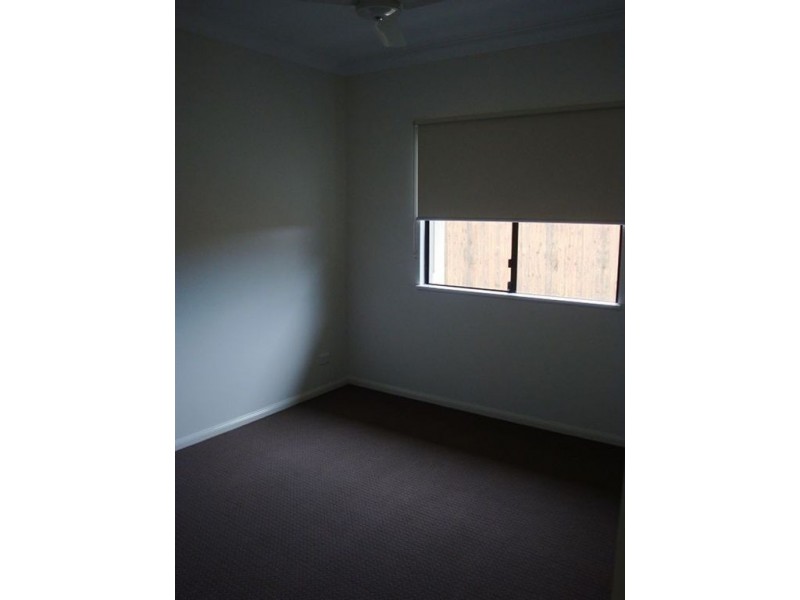 2/42 Endeavour Cct, Cannonvale QLD 4802