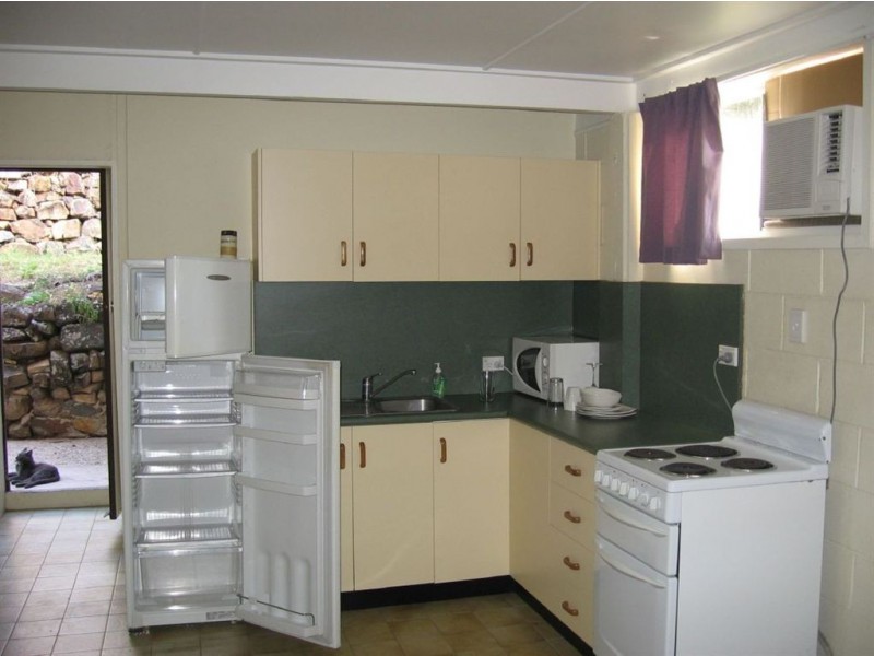 2/144 Shute Harbour Road, Cannonvale QLD 4802