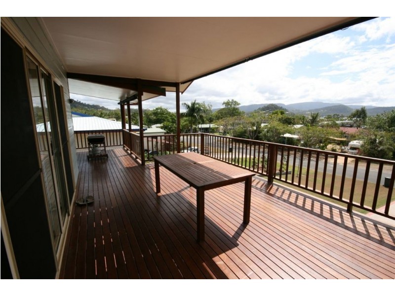 6 William Close, Cannonvale QLD 4802