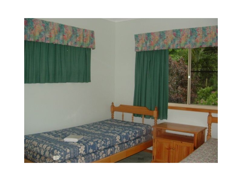 6 William Close, Cannonvale QLD 4802