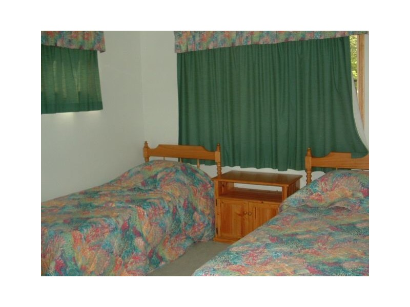 6 William Close, Cannonvale QLD 4802