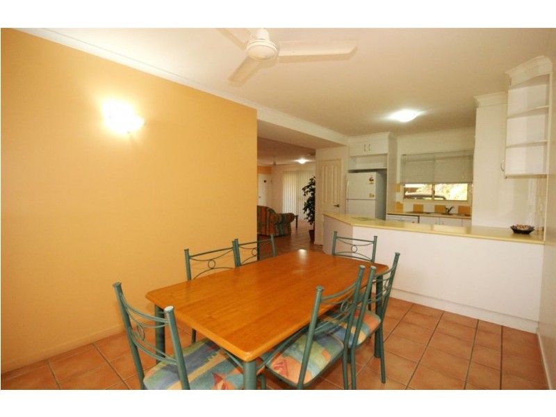 17/24 Beach Road, Cannonvale QLD 4802