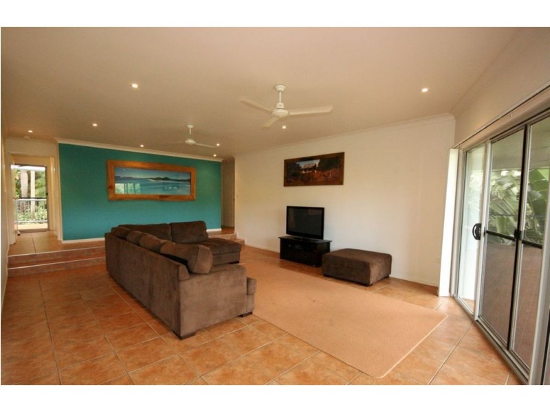 24 Pringle Road, Cannonvale QLD 4802