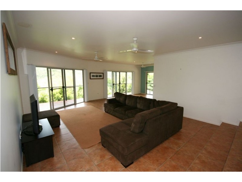 24 Pringle Road, Cannonvale QLD 4802