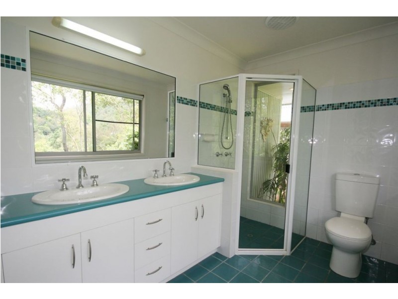 24 Pringle Road, Cannonvale QLD 4802