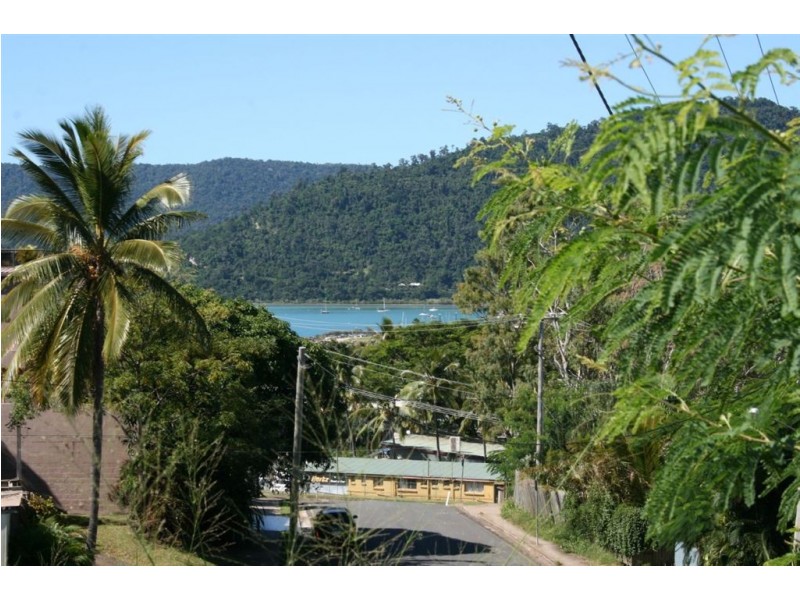 8 Begley Street, Airlie Beach QLD 4802