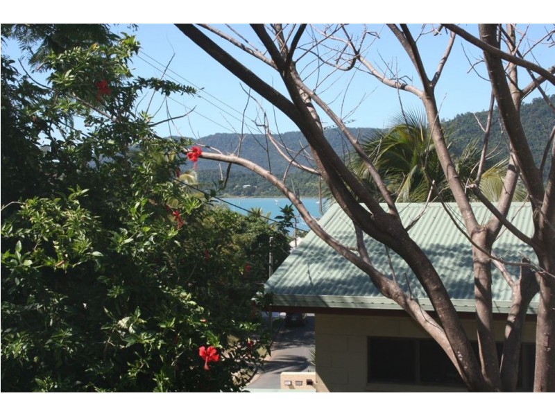 8 Begley Street, Airlie Beach QLD 4802
