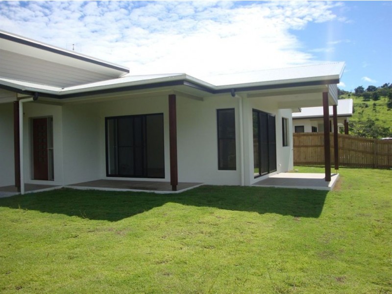 1/4 Endeavour Circuit, Cannonvale QLD 4802