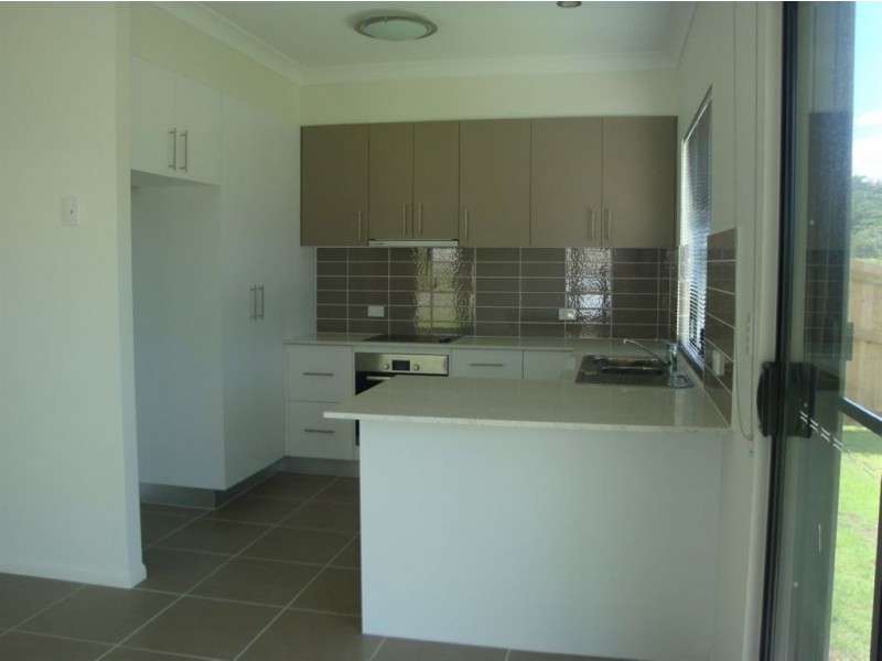 1/4 Endeavour Circuit, Cannonvale QLD 4802