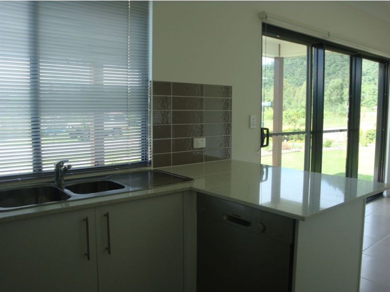 1/4 Endeavour Circuit, Cannonvale QLD 4802